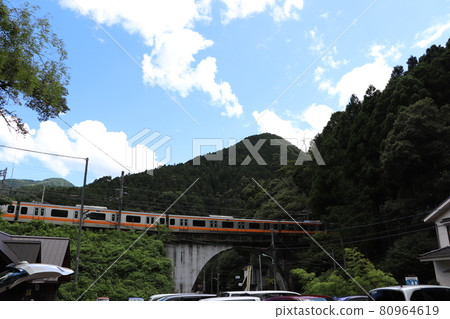 青梅線 波之洲站與白丸站之間的橋樑 青梅線 波之洲站與白丸站之間的橋樑 80964619