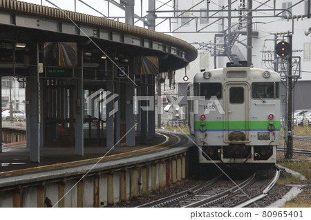 Hakodate Main Line Kiha 40 (Hakodate Station: Hakodate ⇔ Oshamambe) 80965401