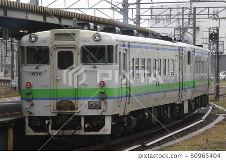 Hakodate Main Line Kiha 40 (Hakodate Station: Hakodate ⇔ Oshamambe) 80965404