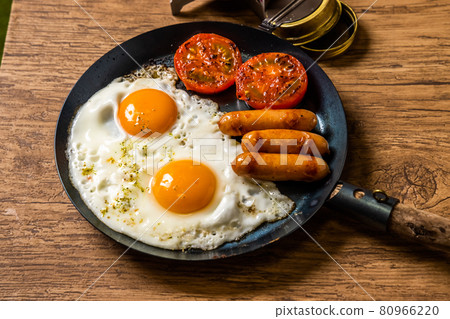 Tried to bake a fried egg outdoors Tried to bake a fried egg outdoors 80966220