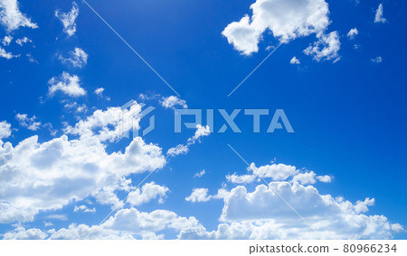 夏天藍天和雲彩 80966234