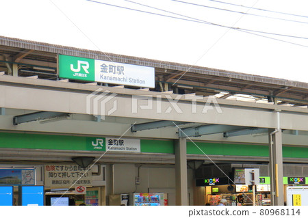 東京都葛飾區金町JR東日本常磐線金町站，在日本貨運鐵路常磐線各站停靠 80968114
