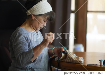 Woman handcrafting a bag Woman handcrafting a bag 80968460