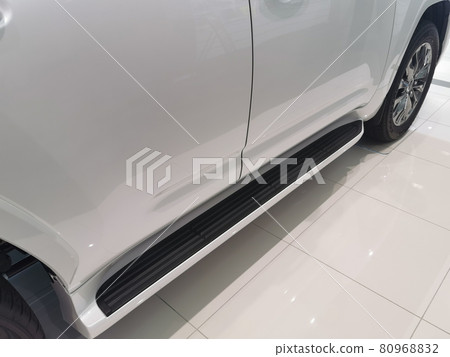 陸地巡洋艦 300 側步氣動一體型帶 LED 照明 80968832