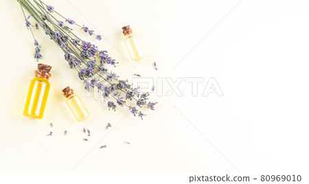 Banner of lavender essential oil bottles or perfume with flowers Banner of lavender essential oil bottles or perfume with flowers 80969010