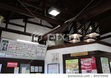Unmanned station in Tokyo, Hatonosu station yard 80970946