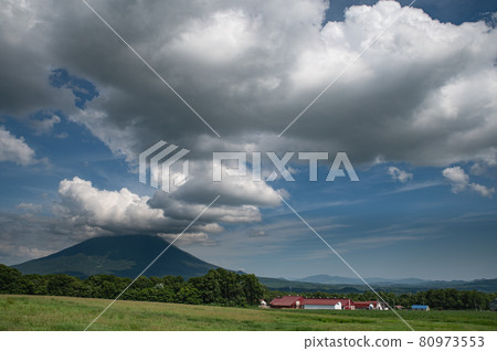 夏雲上的羊蹄山 夏雲上的羊蹄山 80973553