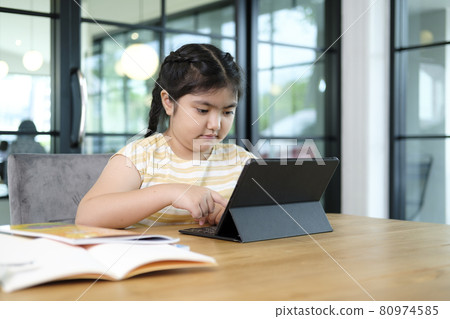 Distance learning online education. Distance learning online education. 80974585