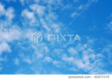 Big fluffy clouds (Altocumulus) Big fluffy clouds (Altocumulus) 80975370