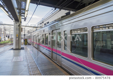 京王線 高畑風堂站 家 高畑風堂站 開往新宿 開往京王八王子 當地電車 80975478