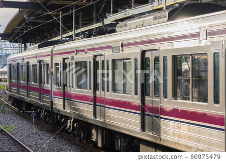 京王線 高畑風堂站 家 高畑風堂站 開往新宿 開往京王八王子 當地電車 80975479