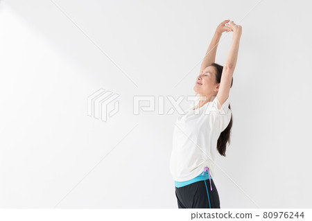 Senior woman stretching 80976244
