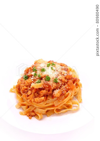 Tagliatelle Bolognese 寬麵意大利面肉醬明亮的背景 Tagliatelle Bolognese 寬麵意大利面肉醬明亮的背景 80980490