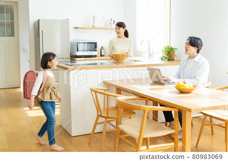 Family Dining Telework Family Image Family Dining Telework Family Image 80983069