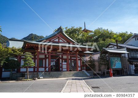 Itsukushima Shrine Treasure Museum and Tahoto Surrounding Scenery <Miyajima, Hiroshima Prefecture / August> 80984357