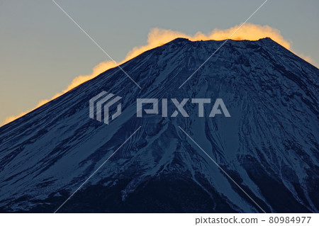 黎明時分從Amegadake看到的富士山 80984977
