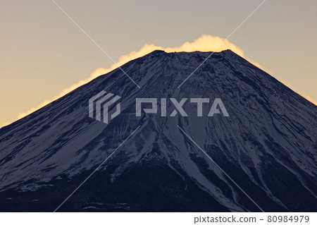 黎明時分從Amegadake看到的富士山 80984979