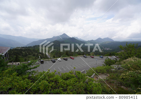 Shiga Kogen National Highway 292 Kasagatake seen from the vicinity of the peep branch of Mt. Yokote on the road to Shibutoge 80985411