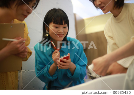 美髮師的培訓形象 美髮師的培訓形象 80985420