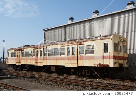 停在車站的關東鐵路Kiha300柴油車 80985477