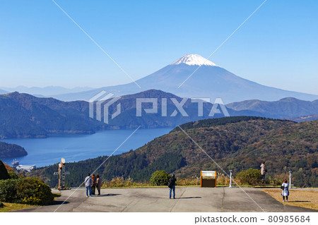 Kanagawa / Hakone Daikanzan Observatory Mt. Fuji and Lake Ashi (with humans) 80985684