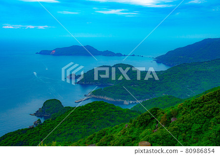 龜岡展望台 可以眺望下方海洋和里亞海岸的壯觀景點。 80986854