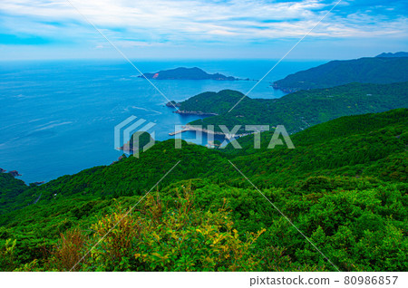 龜岡展望台 可以眺望下方海洋和里亞海岸的壯觀景點。 龜岡展望台 可以眺望下方海洋和里亞海岸的壯觀景點。 80986857