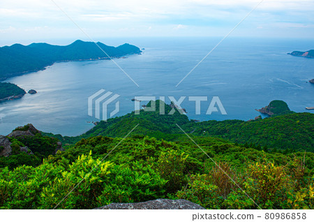 龜岡展望台 可以眺望下方海洋和里亞海岸的壯觀景點。 龜岡展望台 可以眺望下方海洋和里亞海岸的壯觀景點。 80986858