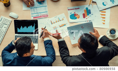 Business visual data analyzing technology by creative computer software 80986938