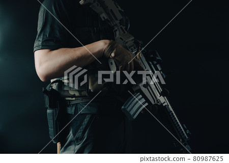 武裝人員 武裝人員 80987625