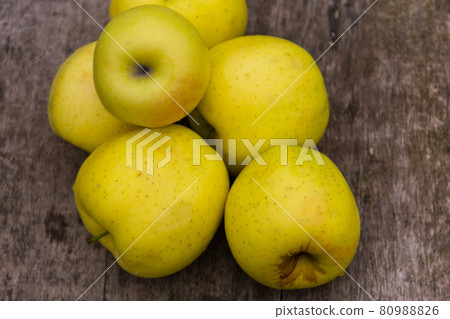 Ripe green apples on rustic wooden table Ripe green apples on rustic wooden table 80988826