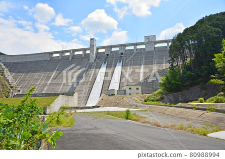 位於福岡縣宮古町西川中游的多用途大壩伊良原水壩 80988994