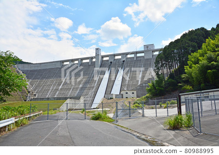 Irahara Dam, a multipurpose dam in the middle reaches of Saigawa, Miyako Town, Fukuoka Prefecture 80988995