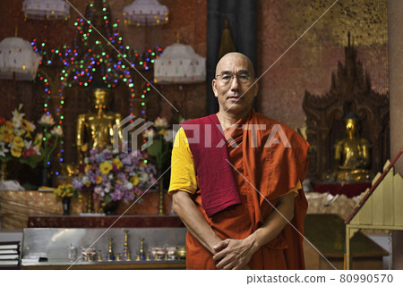 緬甸佛教會派往世界和平塔的僧人半身像 80990570