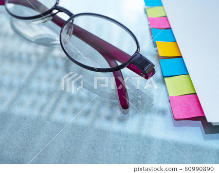 商業形象·文件·眼鏡·女性 商業形象·文件·眼鏡·女性 80990890