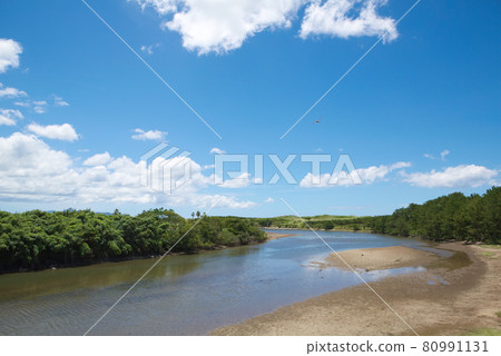 Around the mouth of the Isaku River and the blue sky in summer Around the mouth of the Isaku River and the blue sky in summer 80991131