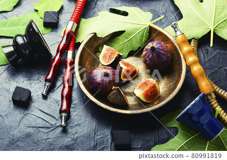 Easy oriental hookah with figs 80991819