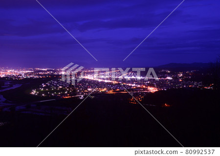 嵐山展望台的夜景（北海道旭川市） 80992537