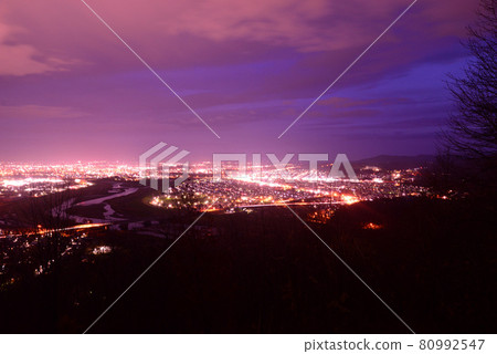 嵐山展望台的夜景（北海道旭川市） 80992547