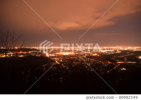 嵐山展望台的夜景(北海道旭川市) 嵐山展望台的夜景(北海道旭川市) 80992549