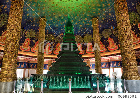 Wat Paknam Bhasicharoen Stupa is a royal temple located in Phasi Charoen district in Bangkok Wat Paknam Bhasicharoen Stupa is a royal temple located in Phasi Charoen district in Bangkok 80993591
