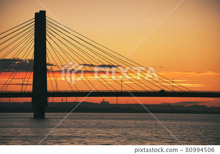 黃昏的千葉縣銚子大橋 80994506