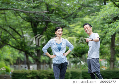 中間情侶慢跑情侶飲食 80995272