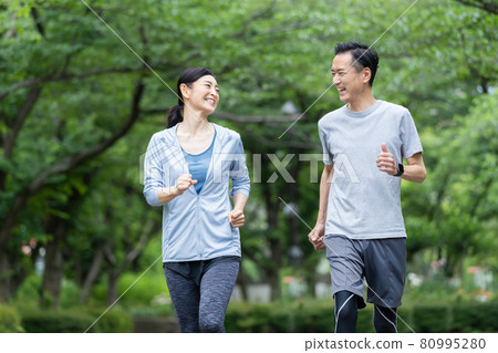 中間情侶慢跑情侶飲食 80995280