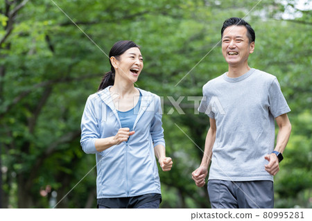 中間情侶慢跑情侶飲食 80995281