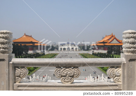 台灣,台北,中正紀念堂公園廣場,國家音樂廳,自由廣場門,國家大劇院 台灣,台北,中正紀念堂公園廣場,國家音樂廳,自由廣場門,國家大劇院 80995289