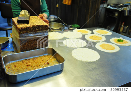 台灣九份基山街哈瑙卷（冰花生可麗餅卷） 80995387