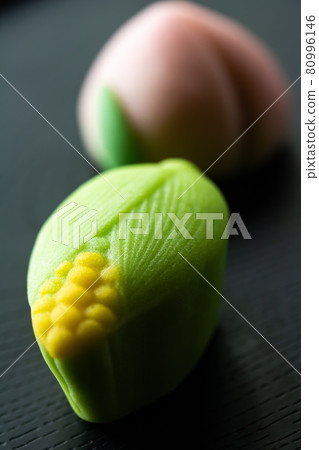 高品質糖果,水密桃子和玉米 高品質糖果,水密桃子和玉米 80996146