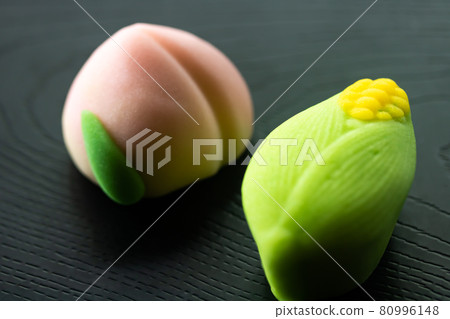 高品質糖果,水密桃子和玉米 高品質糖果,水密桃子和玉米 80996148