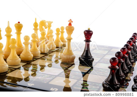 Natural amber different chess pieces figures 80998881